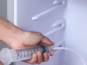 冰箱冷藏室漏水怎么办？常见原因及解决方法是什么？