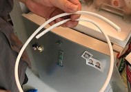 冰箱保鲜层常有水，怎么办（解决家中冰箱保鲜层积水问题的实用方法）