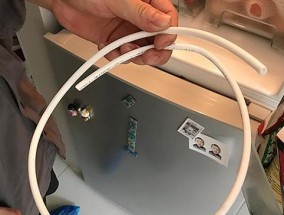 冰箱保鲜层常有水，怎么办（解决家中冰箱保鲜层积水问题的实用方法）