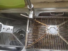 抽油烟机的拆洗方法（肯动手）