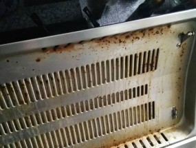 去除油渍与清洗油烟机的绝招（告别油腻困扰）
