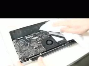 笔记本电脑进水了怎么办？紧急处理步骤和预防措施是什么？