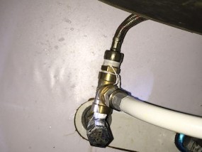 净水器出水口锁住的处理方法（解决净水器出水口锁住问题的有效方法）