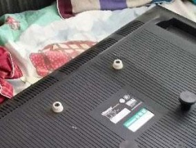 电视机屏幕亮但无显示？如何快速诊断和解决？