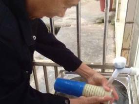 女汉子怎么修饮水机？简单步骤和注意事项是什么？