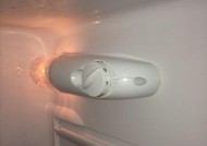冰箱底部出现水珠是什么原因？如何解决？