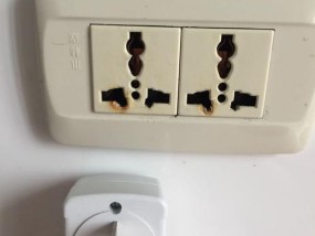 开油烟机时插座冒烟了怎么办？如何安全处理？