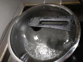蜂窝燃气灶的清洗方法（教你轻松清洗蜂窝燃气灶）