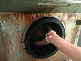 如何用净化炉清洗油烟机（简便高效的清洗方法及注意事项）