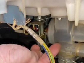 三洋滚筒洗衣机出现u3故障代码该如何解决？