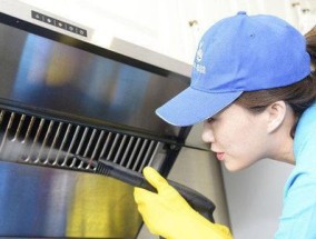 壁挂油烟机清洗方法（让你的厨房恢复清新）