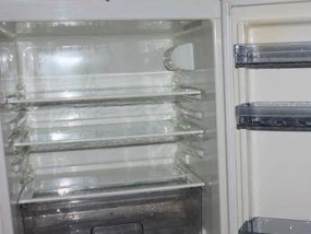 如何正确清洗冰柜外壳（保持冰柜外观亮丽的关键方法）