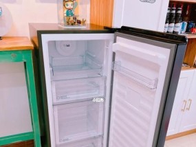如何正确清理海尔立式冰柜（轻松保持冰柜的清洁与卫生）