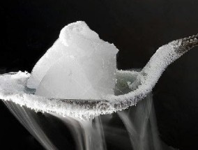 干冰清洗油烟机的有效方法（简单易行的清洁技巧）
