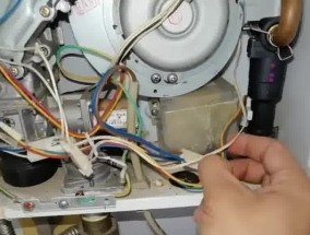 Bosch热水器显示E2代码怎么办？故障原因及解决方法是什么？