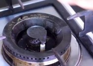 解决燃气灶开关打不了火的方法（急救办法和常见故障排除）