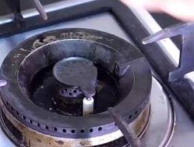 解决燃气灶开关打不了火的方法（急救办法和常见故障排除）