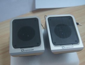 小音箱如何与电脑主机连接（简单步骤教你连接小音箱与电脑主机）