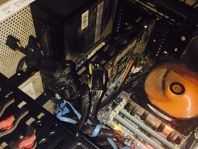 电脑内存条闪红灯是什么问题？如何解决？