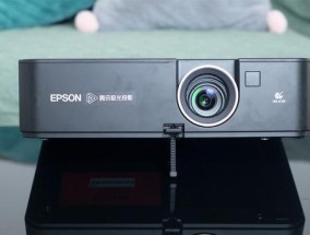 投影仪突然发出声音怎么办（解决投影仪声音问题的实用指南）