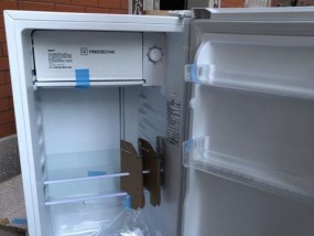 冷冰柜中的水的妙用（以冷冰柜放水的方法）