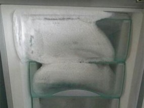 冰柜冷冻室结冰应对方法（保持冷柜顺畅运作的关键是清除冰霜）
