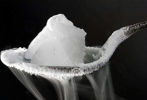 干冰清洗油烟机的有效方法（简单易行的清洁技巧）  第1张