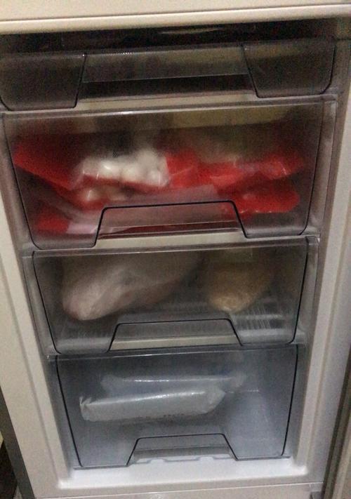 冰柜绿灯不亮红灯亮的修理方法（解决冰柜绿灯不亮红灯亮的实用技巧）  第1张