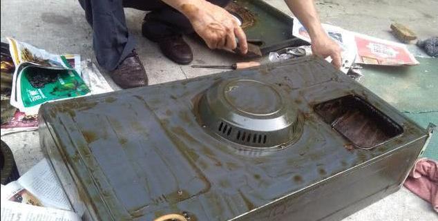 油烟机清洗技巧大揭秘（不拆卸风轮也能彻底清洗）  第1张