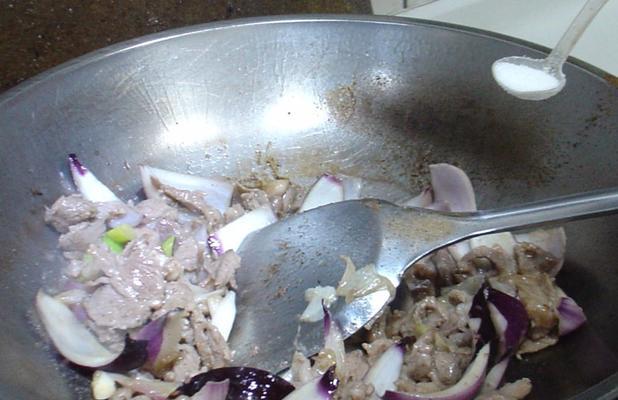 羊肉美食大全（探索羊肉的多种美食吃法）  第1张