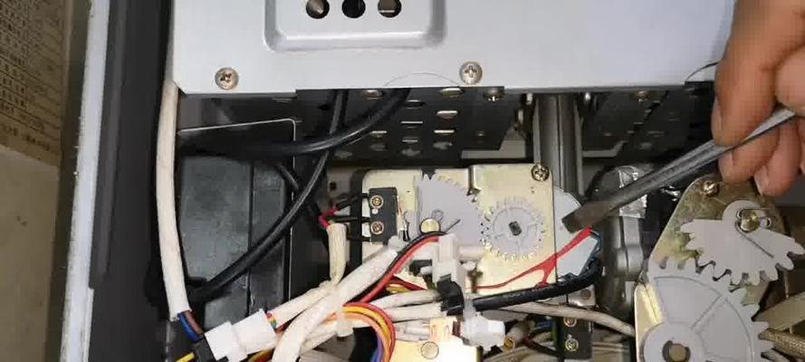 林内壁挂炉E4工作代码解决方法（解读林内壁挂炉E4工作代码故障原因及解决方案）  第1张