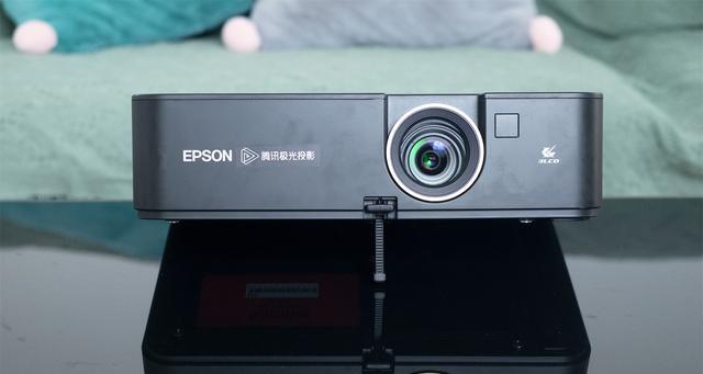 投影仪突然发出声音怎么办（解决投影仪声音问题的实用指南）  第1张