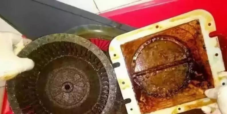 如何彻底清洗黄色油烟机（有效清除油污）  第1张