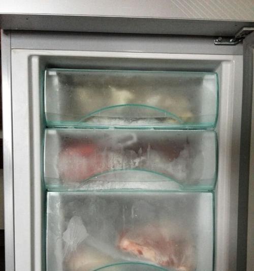 冰箱排水盒的处理技巧（如何有效处理冰箱排水盒中的积水问题）  第1张