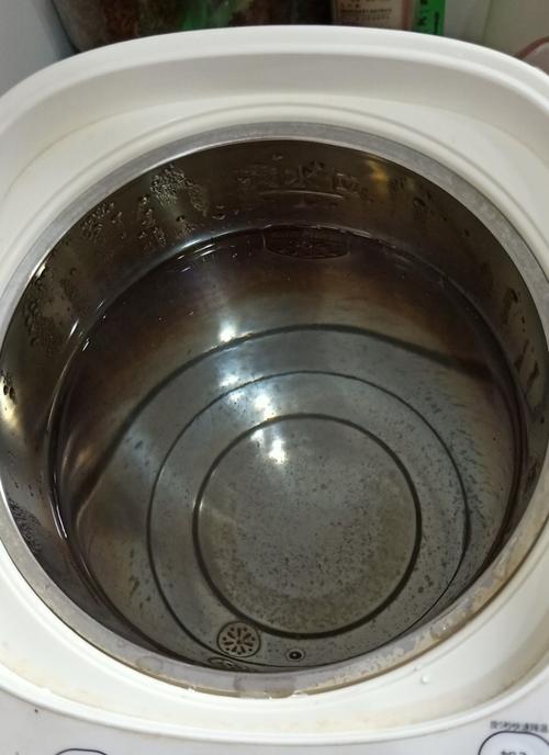 如何有效解决家用饮水机水垢问题（六种方法让你的饮水机水垢无处藏身）  第3张