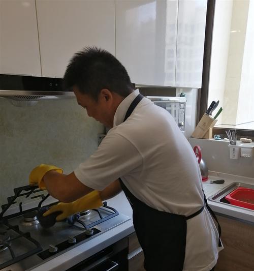 如何正确清洗油烟机（有效清除油污）  第1张