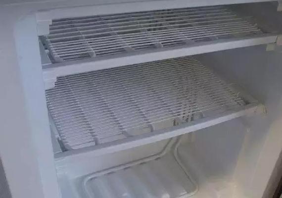 冰箱表面亮了怎么办（解决冰箱表面亮的问题的实用方法）  第3张