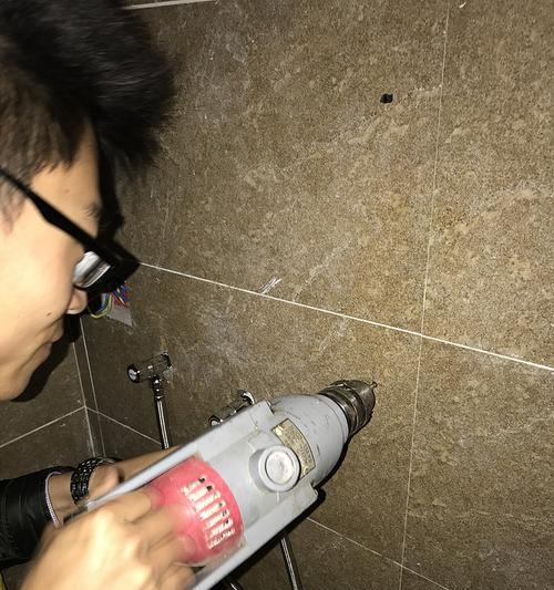如何清洗生锈的螺丝（使用热水器清洗的有效方法）  第2张