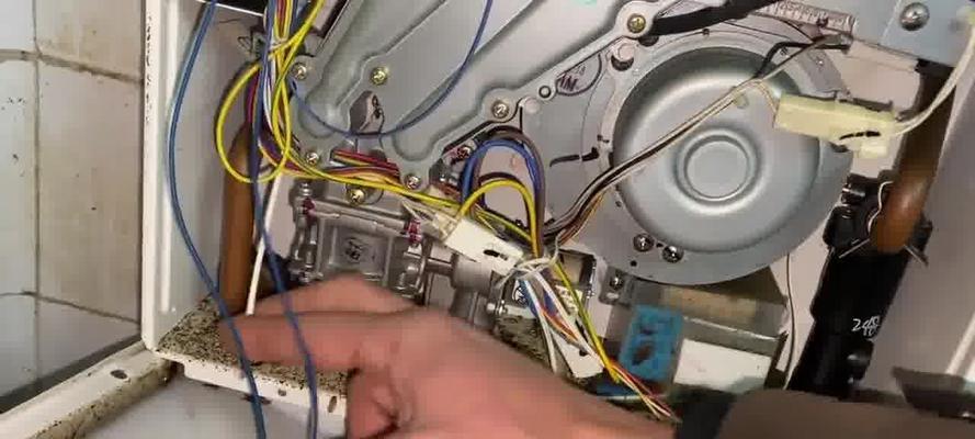 热水器出现E3故障解决方法，轻松应对热水器故障（掌握E3故障解决办法）  第1张