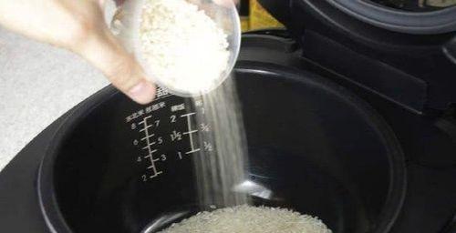 电饭煲的奇怪故障及解决方法（揭秘电饭煲的诡异问题）  第3张