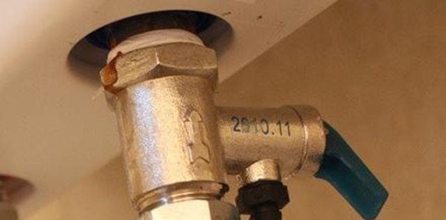如何正确清洗直排热水器（简单易行的方法让你的热水器更持久）  第2张