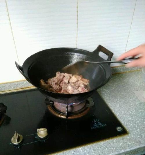 电磁炉炒肉不发热的原因和解决方法（探究电磁炉炒肉不发热的可能性及解决方案）  第3张