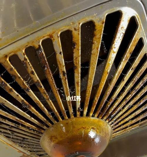 小型油烟机的清洗技巧（打造清新厨房的关键步骤）  第2张