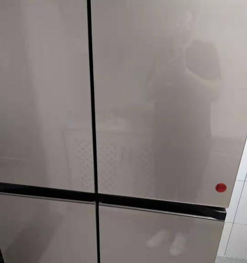 冰柜玻璃脱落处理方案（快速解决冰柜玻璃脱落问题的方法）  第2张