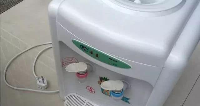 饮水机漏水问题解决指南（轻松解决家中饮水机漏水困扰）  第2张