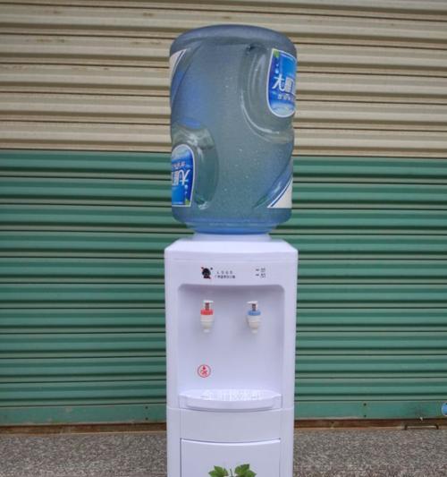 如何正确使用饮水机桶装水（轻松操作）  第2张
