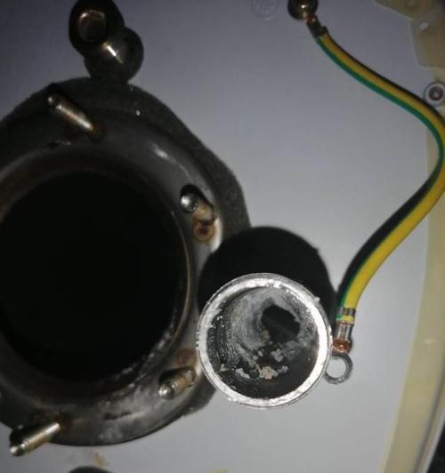 热水器生锈漏水能否修复（探究热水器生锈漏水的原因与解决方法）  第1张