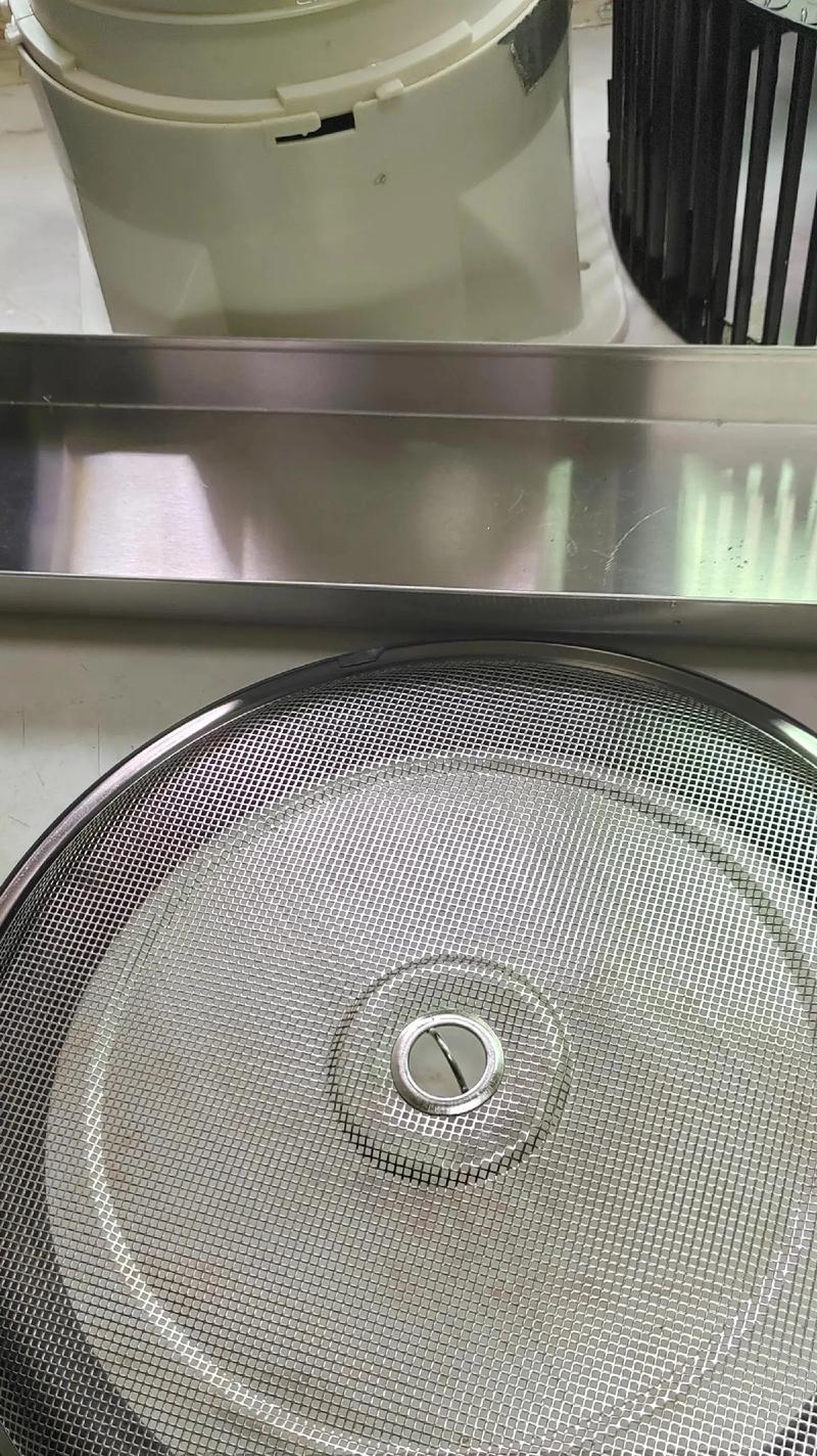 如何正确清洗油烟机（掌握清洗技巧）  第3张