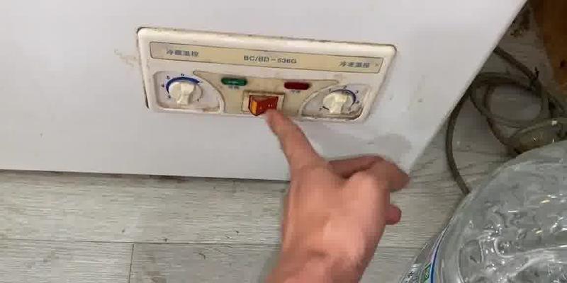 美菱冰箱显示FF的维修方法（解读美菱冰箱显示FF的意思及简易维修方法）  第1张