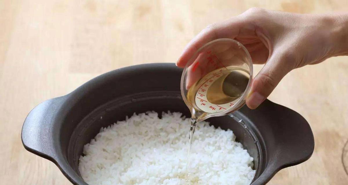 电饭煲蒸米饭夹生是什么原因？如何解决？  第3张